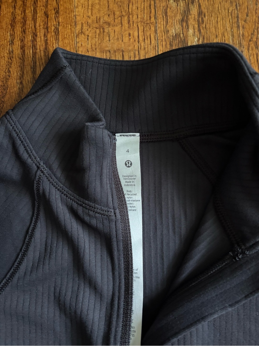 It's Rulu ™ Run Ribbed
Cropped Half Zip - Picture 2 of 5